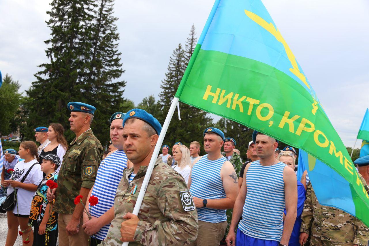 Фото Опубликованы кадры десантников на улицах Новосибирска в день ВДВ 3 - Сиб.ФМ Фото Опубликованы кадры десантников на улицах Новосибирска в день ВДВ 3